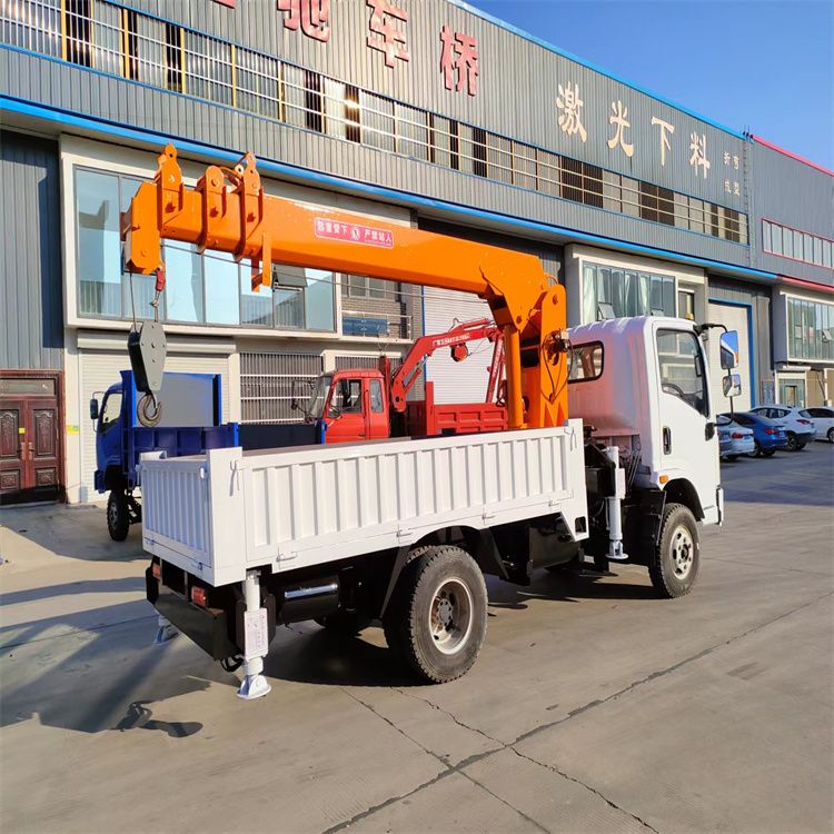 灵寿县三轮随车吊定制 农用改装机自备吊中瑞长期出售